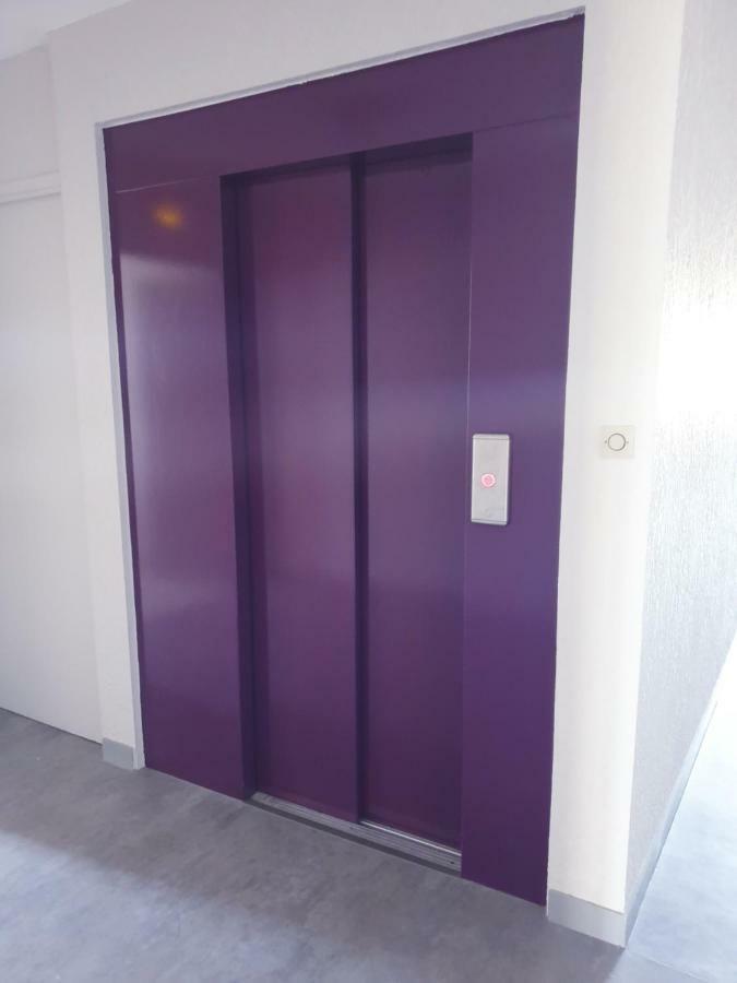 Appartement Calme Avec Parking Et Ascenseur -304- *